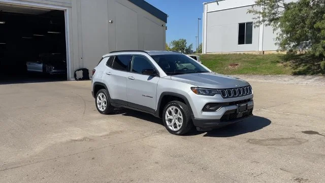 Used 2024 Silver Jeep Latitude image 2