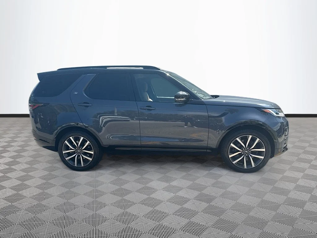 Used 2024  Land Rover Dynamic SE image 5
