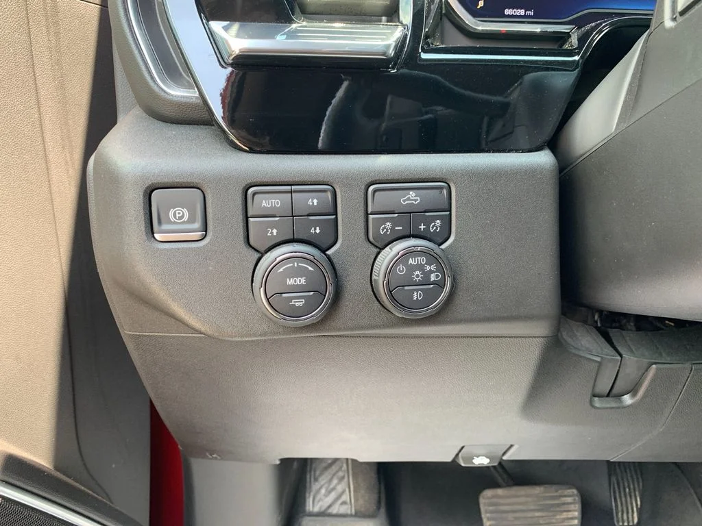 Used 2025 Red Chevrolet RST image 31