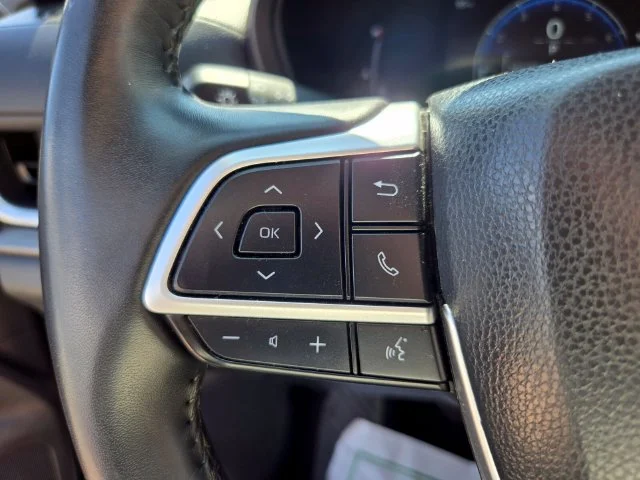 Used 2025 Silver Toyota XLE image 32