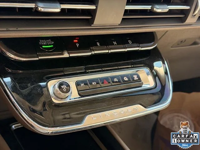 Used 2024 White Lincoln Premiere image 27