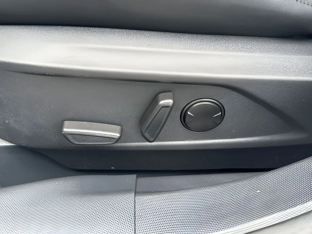 Used 2023 White Ford Select image 11
