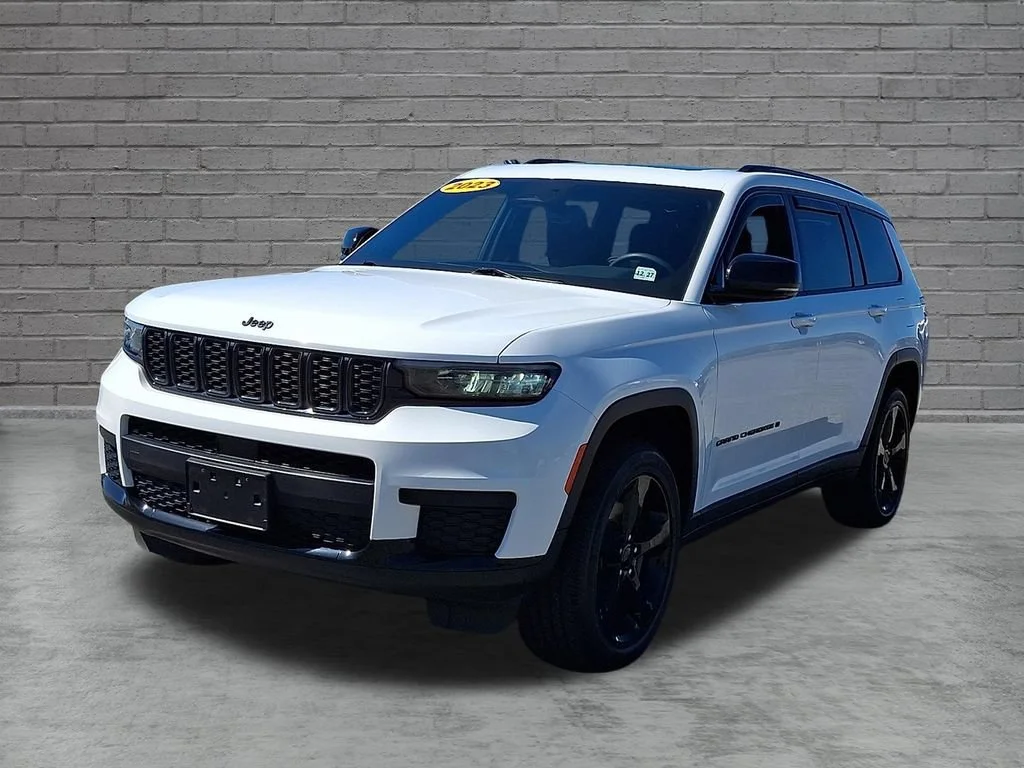 Used 2023 Bright White Clearcoat Jeep Altitude image 5