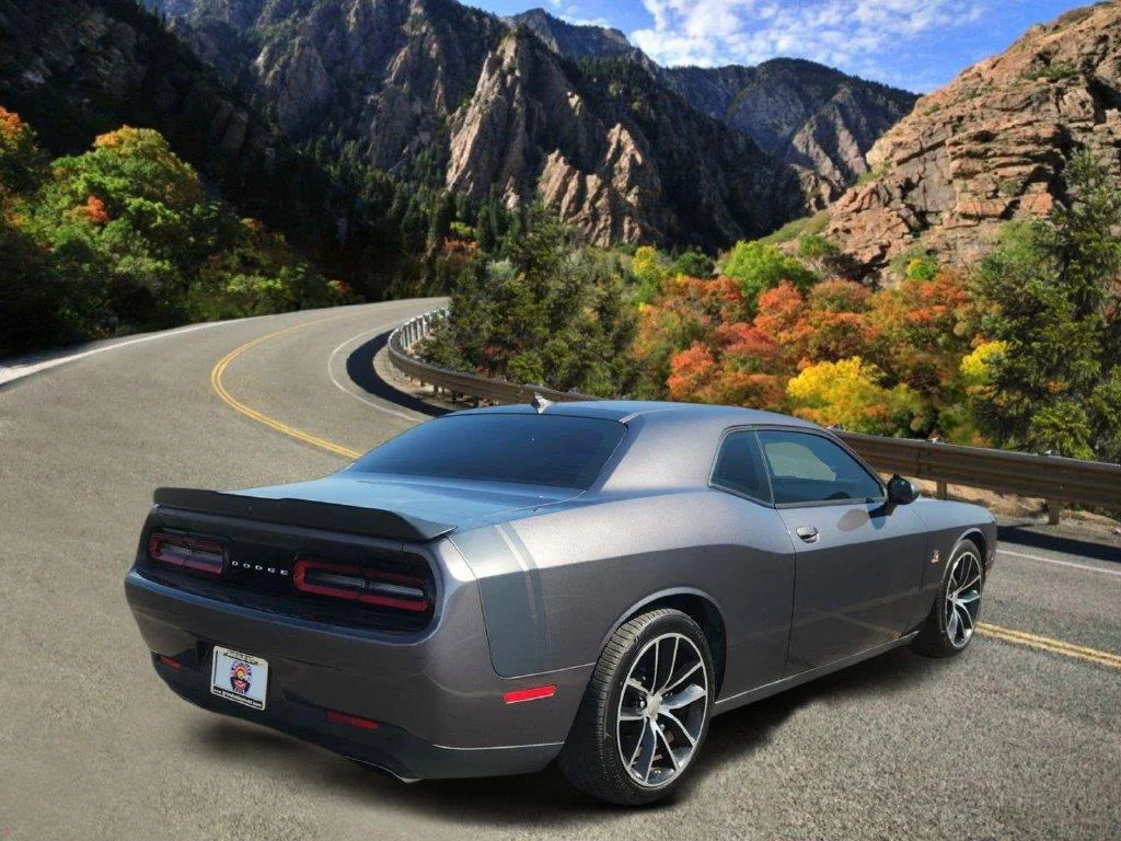 Used 2015 Granite Crystal Metallic Clearcoat Dodge R/T Scat Pack image 3