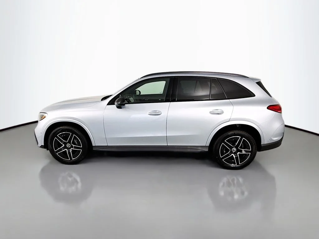Used 2026  Mercedes-Benz GLC 300 image 2