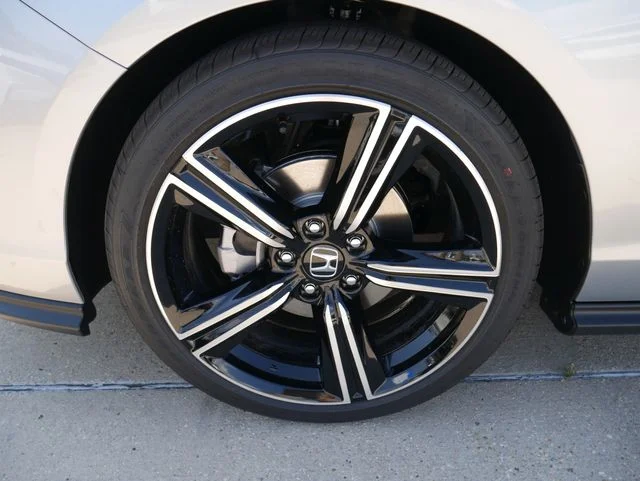 New 2026 Solar Silver Metallic Honda SE image 8