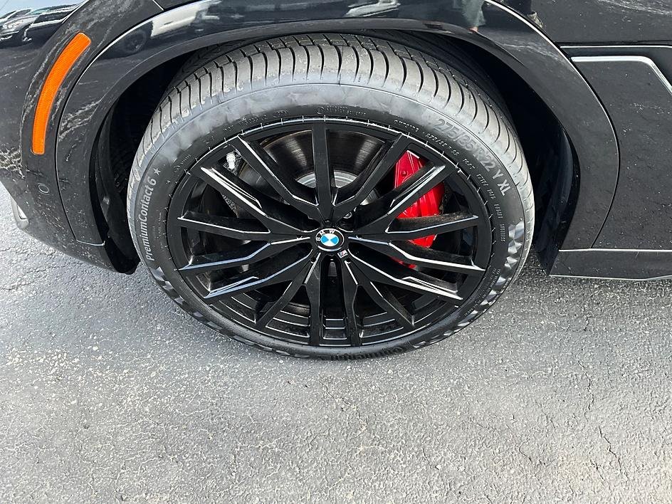 Used 2023 Black BMW M50i image 10