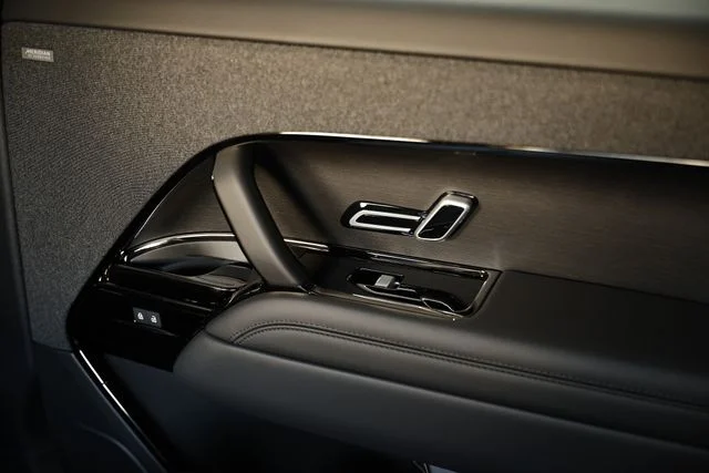 New 2026  Land Rover SE image 38