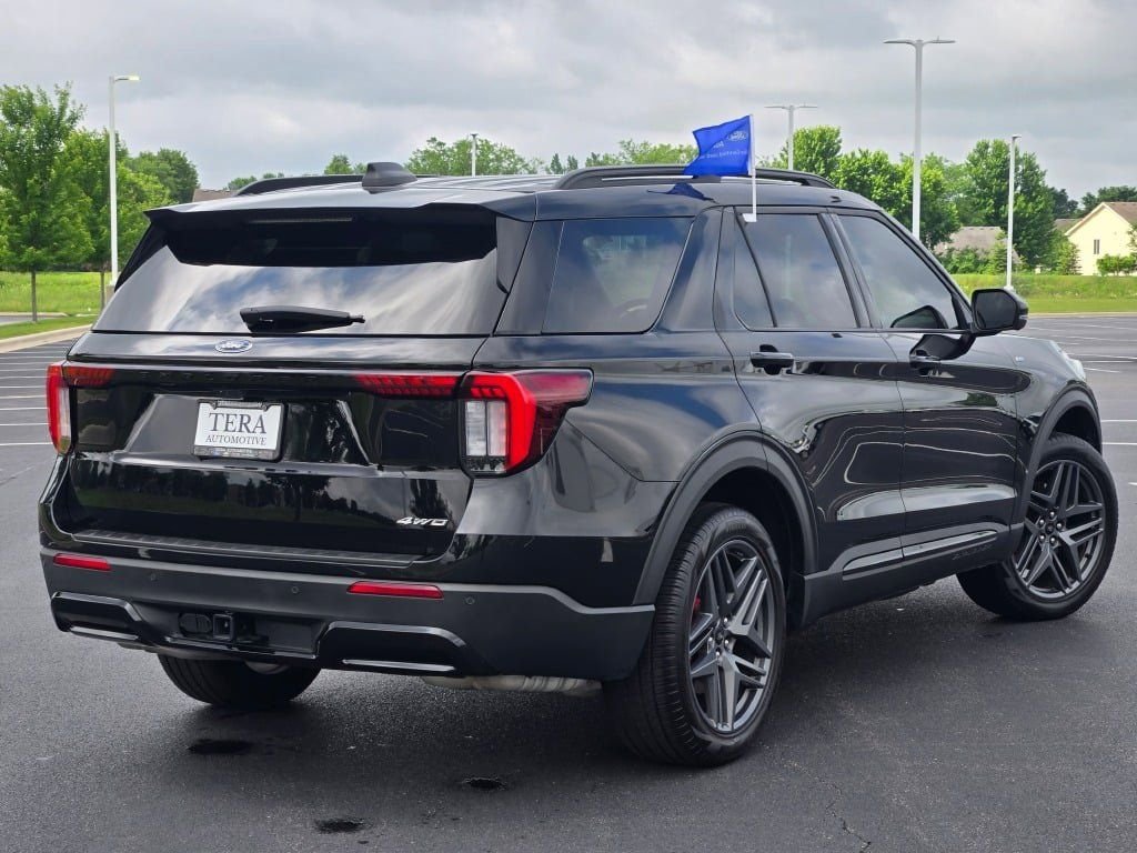 Certified Used 2025 Black Metallic Ford ST-Line image 13
