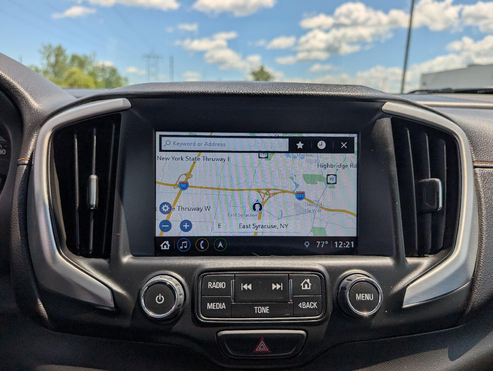 Used 2018 Graphite Gray Metallic GMC SLE image 14