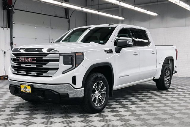 Used 2023 Summit White GMC SLE image 12