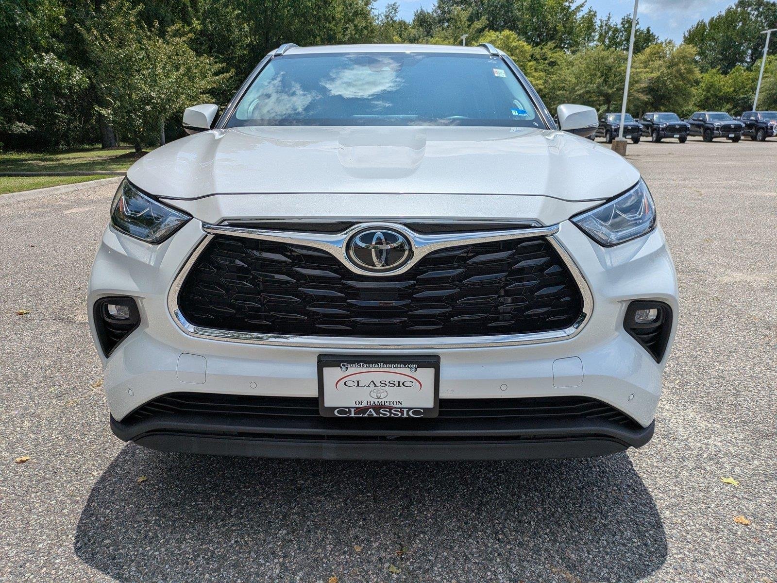 Used 2024 Wind Chill Pearl Toyota Limited image 9