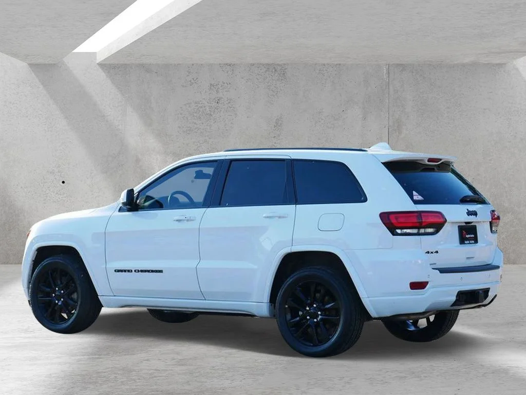 Certified Used 2021 White Jeep Laredo X image 4