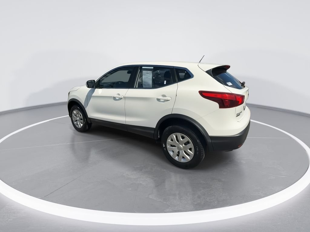 Used 2018 White Nissan S image 6