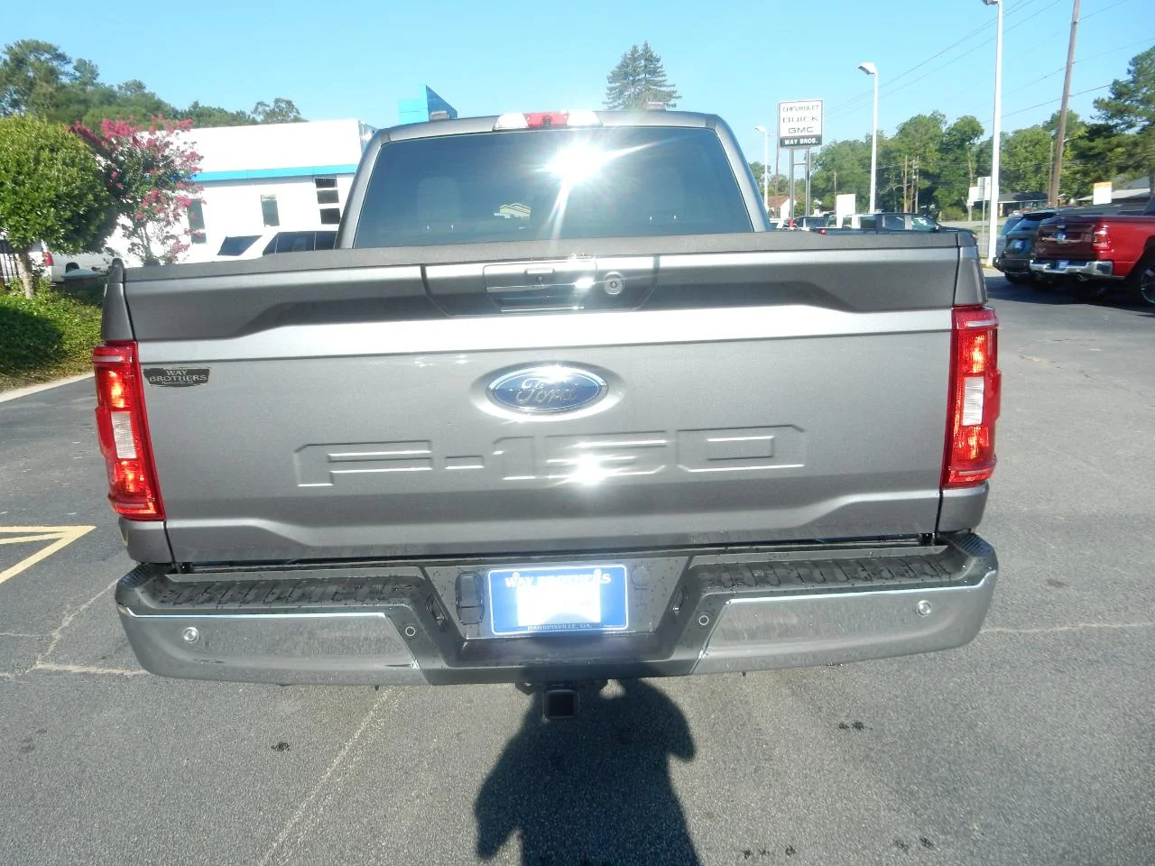 New 2022 Gray Ford XLT 4WD SUPERCREW 5.5 ft BO image 7