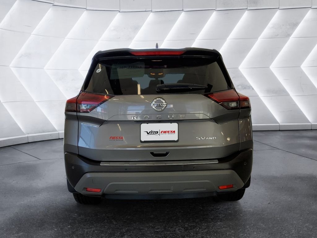Used 2021 Gray Nissan SV image 5