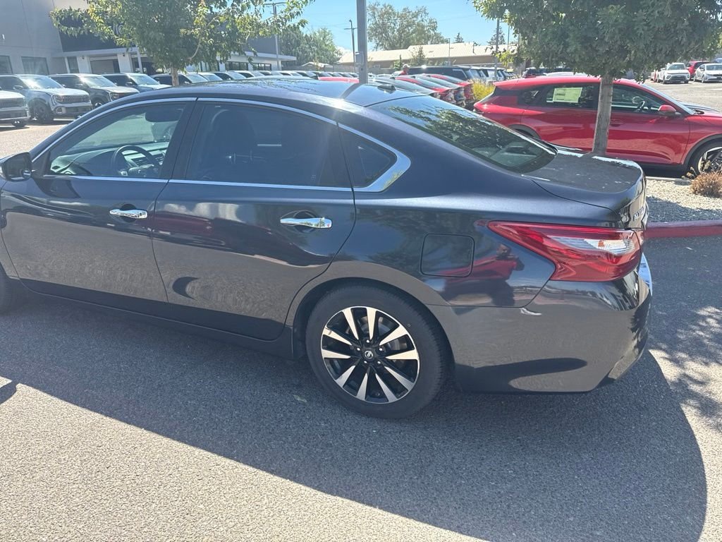 Used 2018 Blue Nissan 2.5 SL image 11