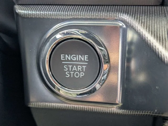 Used 2025 Silver Ford Platinum image 27