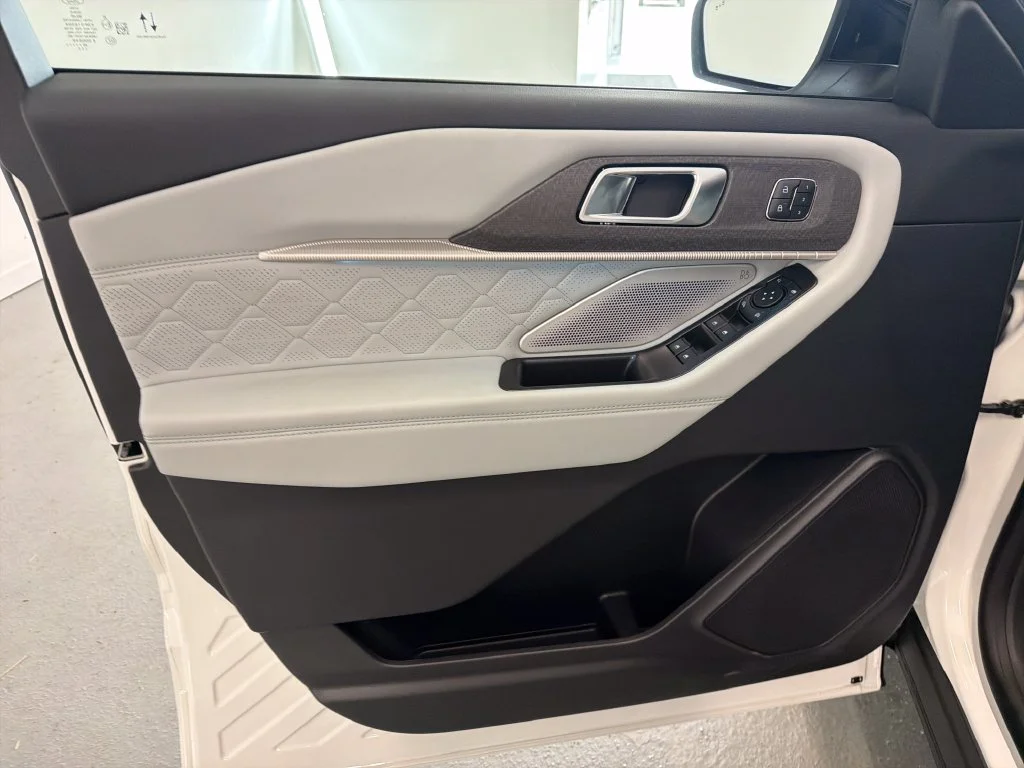 New 2027 White Ford Platinum image 13