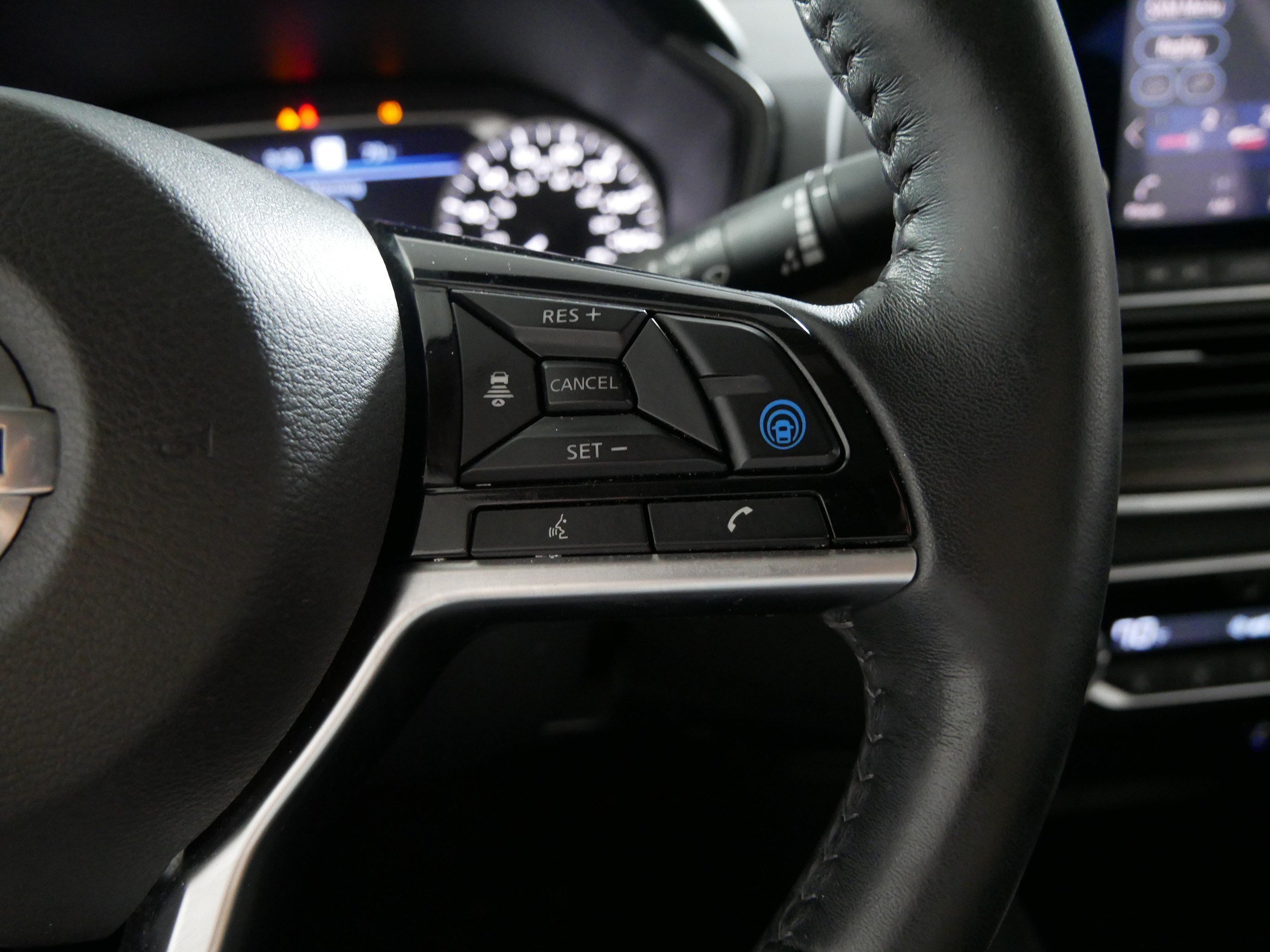 Used 2020 Super Black Nissan 2.0 Platinum image 28