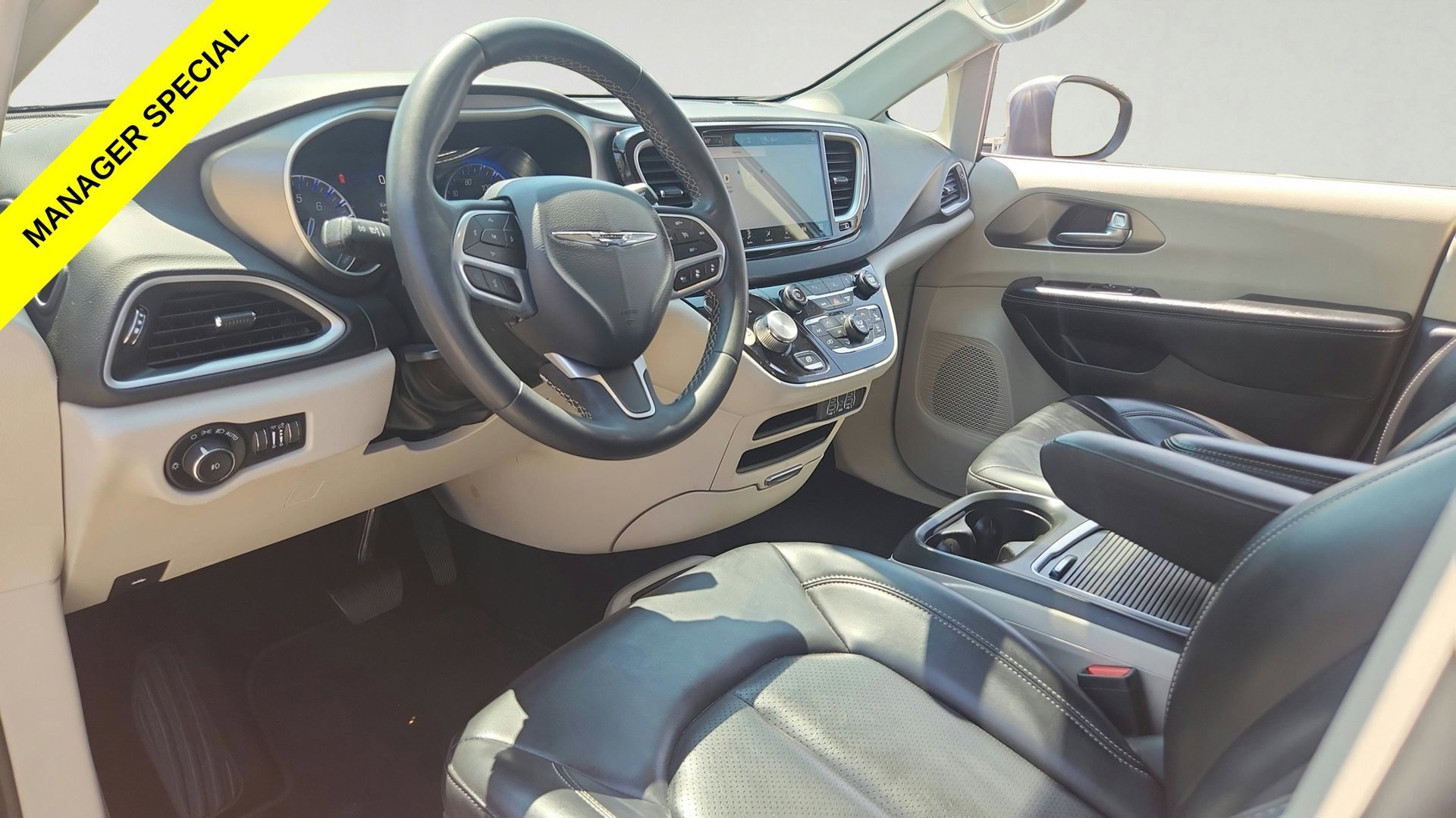Used 2023 Gray Chrysler Touring L image 9