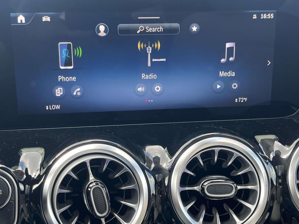 New 2026 Polar White Mercedes-Benz GLA 250 image 22