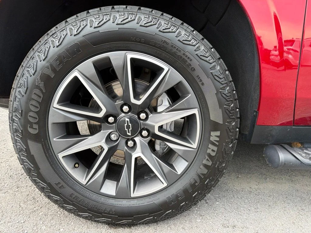 Used 2023 Red Chevrolet Z71 image 17