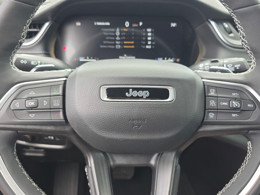 New 2026 Bright White Clear-Coat Exterior Paint Jeep Laredo image 21