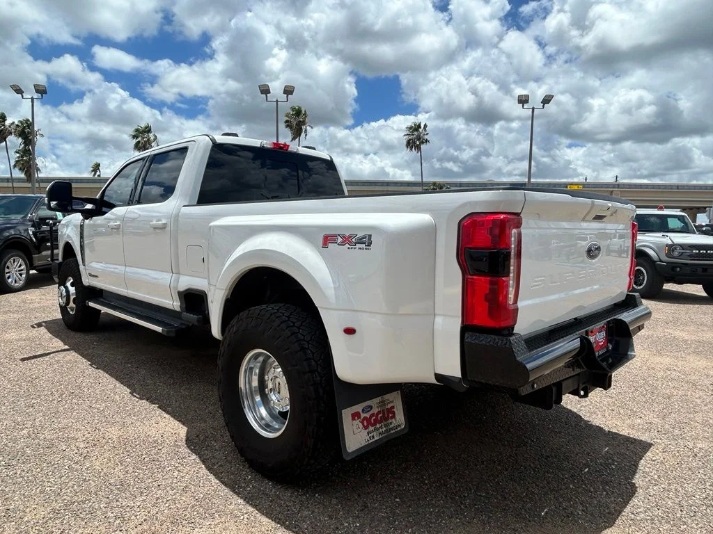 Used 2023 White Ford Lariat image 4