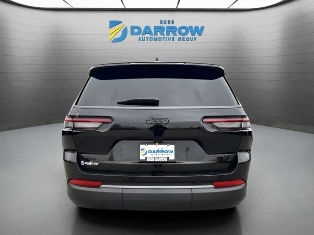 New 2026 Diamond Black Crystal Pearl-Coat Exterior Paint Jeep Altitude image 4