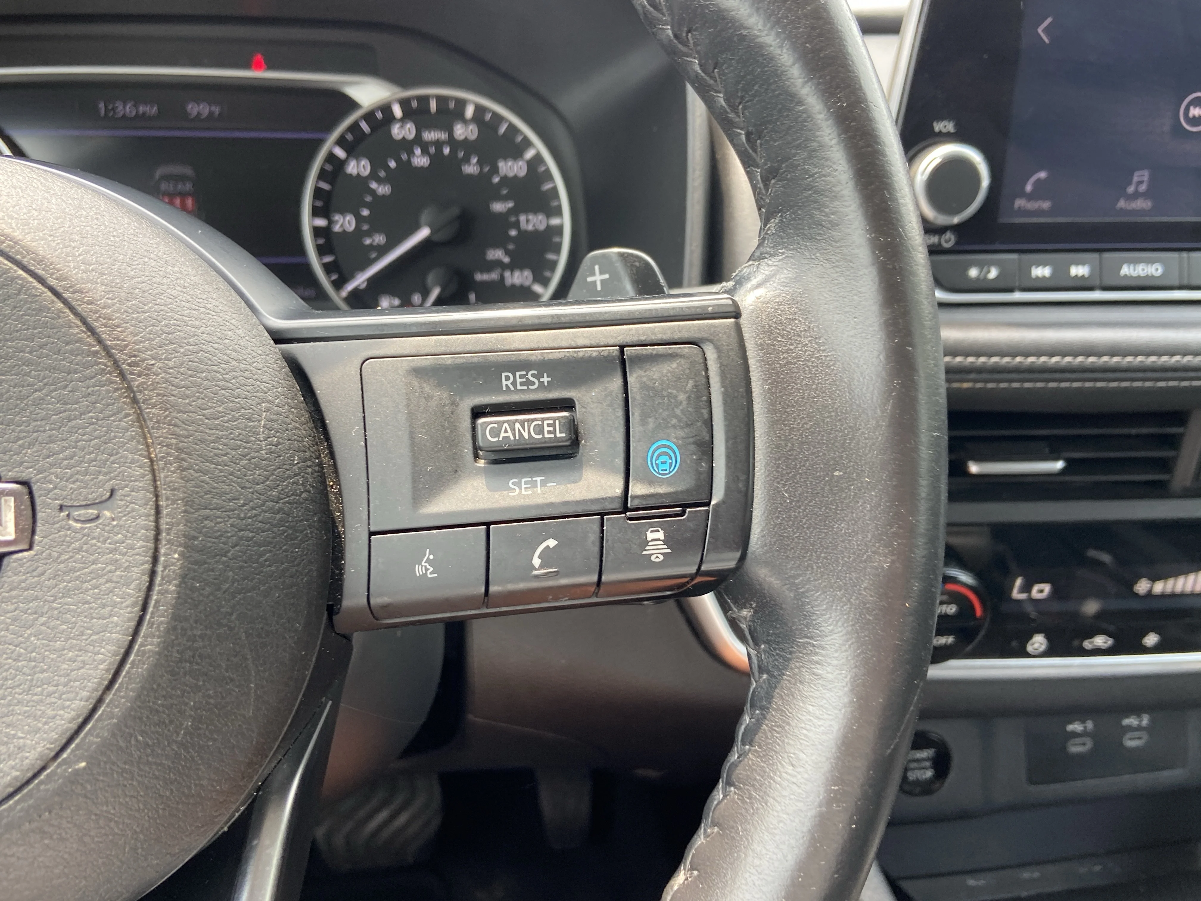 2024 Nissan Rogue SV - Photo 18