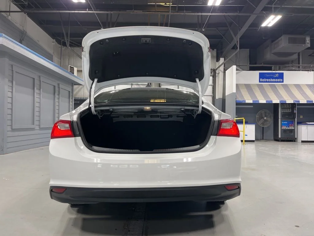 Used 2020 Summit White Chevrolet LS image 9