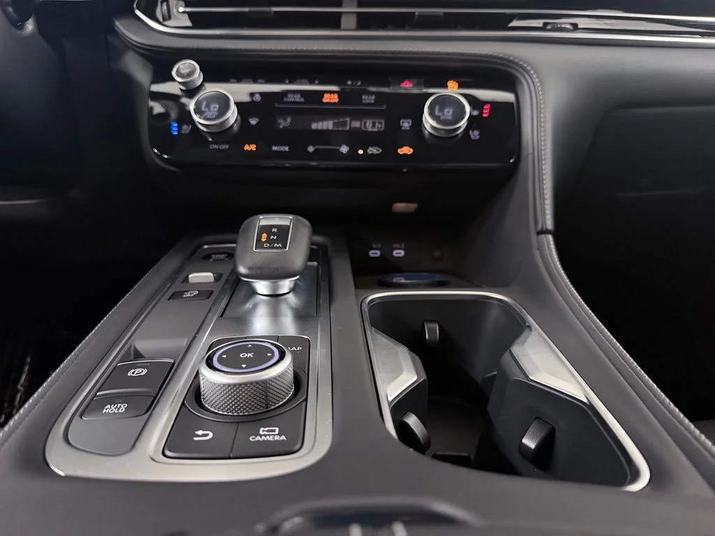 New 2027 2T RAD WHT INFINITI Sport AWD image 35