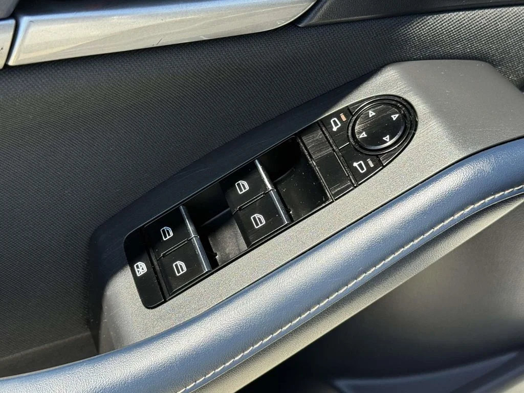 Used 2020 White Mazda S image 29