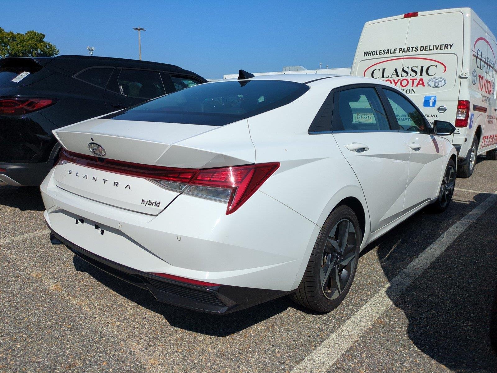 Used 2023 Lunar White Hyundai Limited image 3