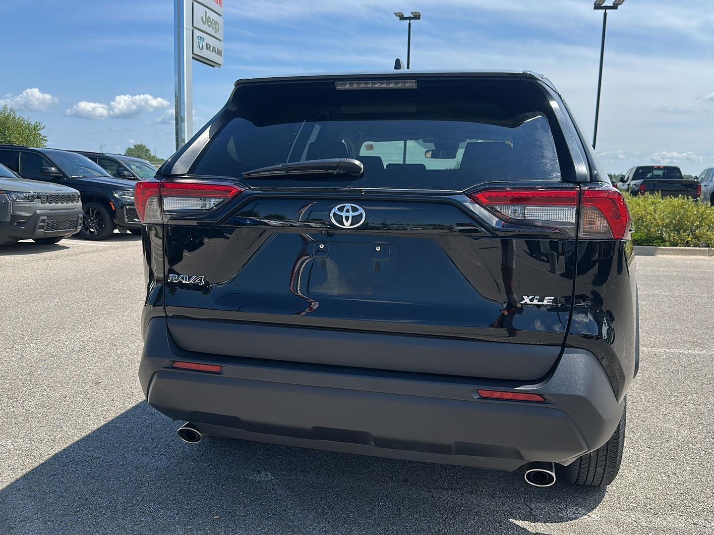 Used 2025 Midnight Black Metallic Toyota XLE image 3