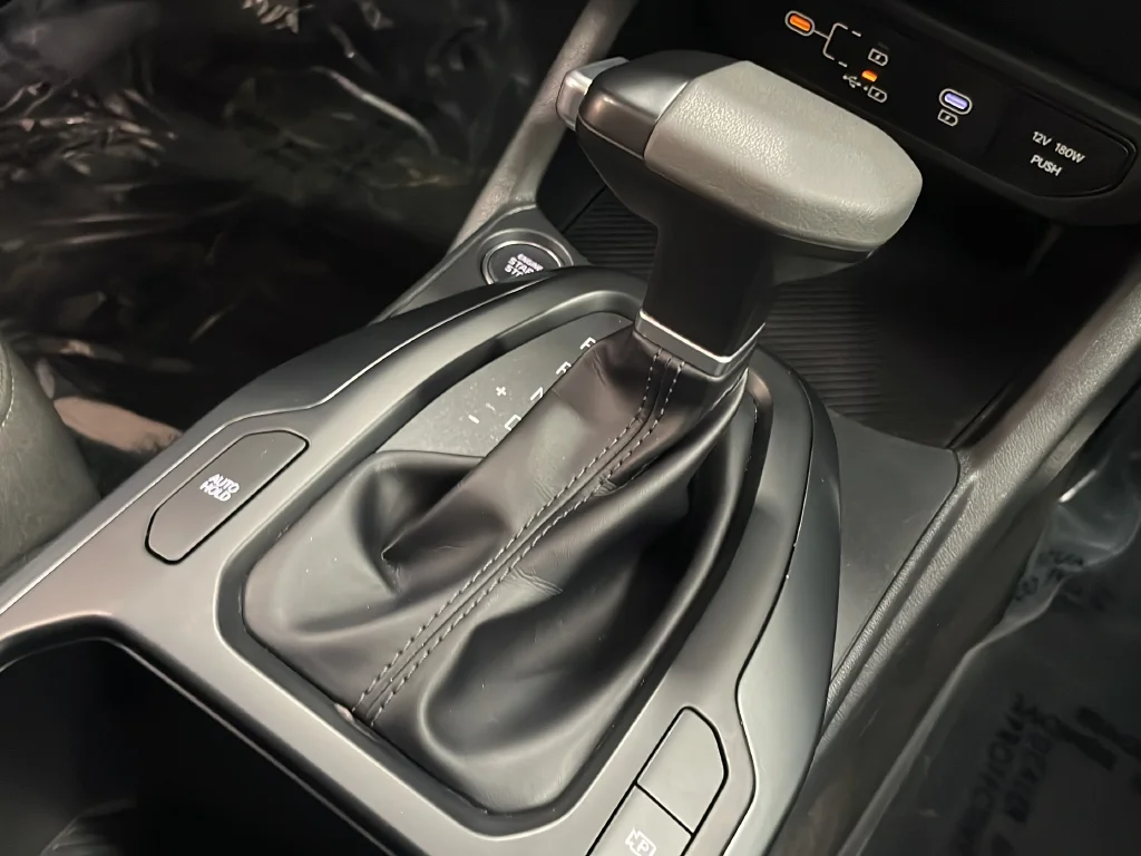 Used 2025 White Kia LXS image 37