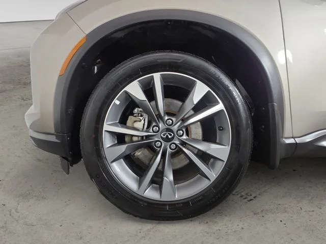 Used 2025 Beige INFINITI LUXE image 14