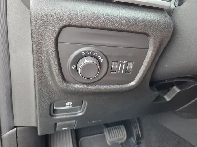 New 2026 Baltic Gray Metallic Clear-Coat Exterior Paint Jeep Altitude image 21