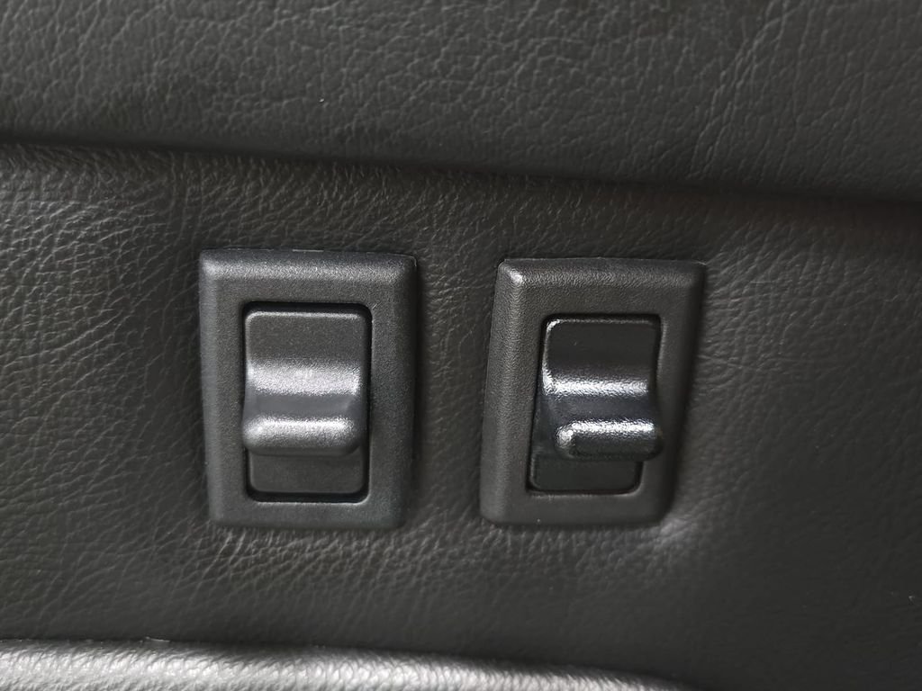 Used 1997  Porsche Carrera 2 image 21