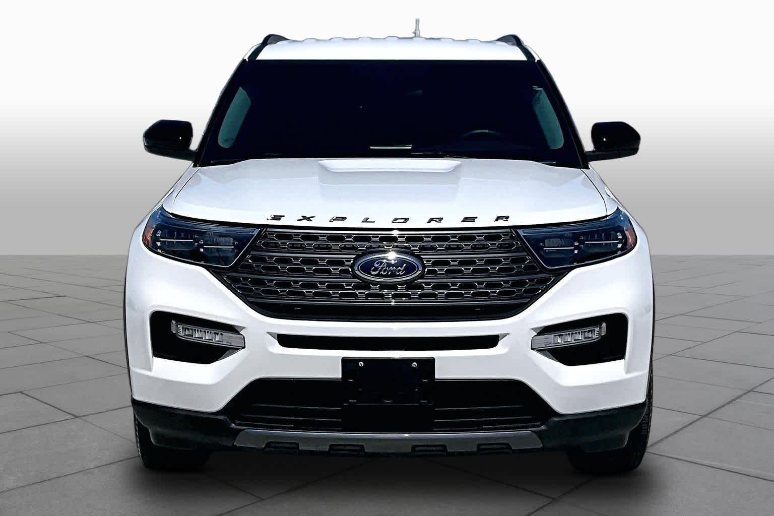 Used 2024 Star White Metallic Tri-Coat Ford XLT image 3