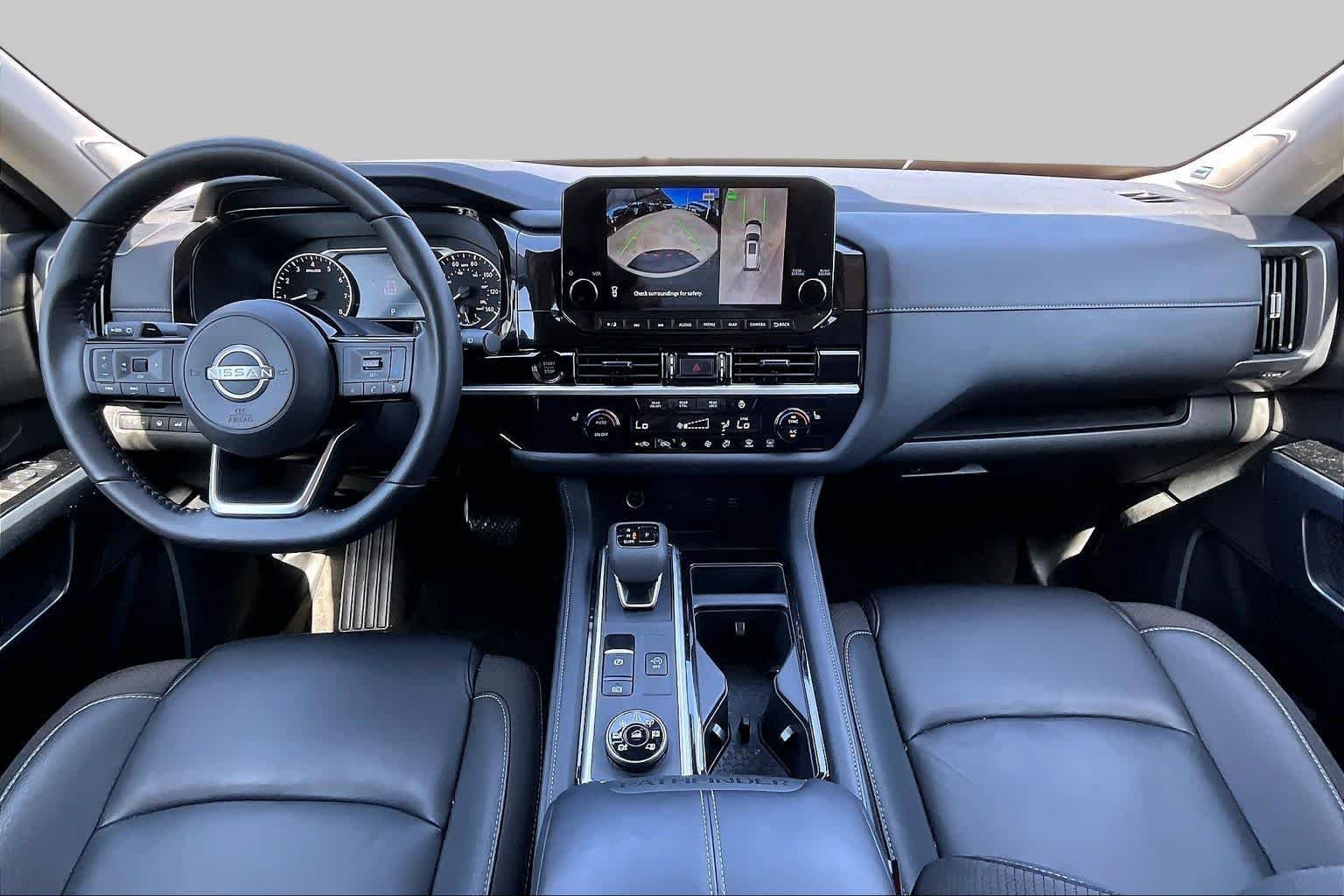 Used 2025 Everest White Pearl Tricoat Nissan SL image 14