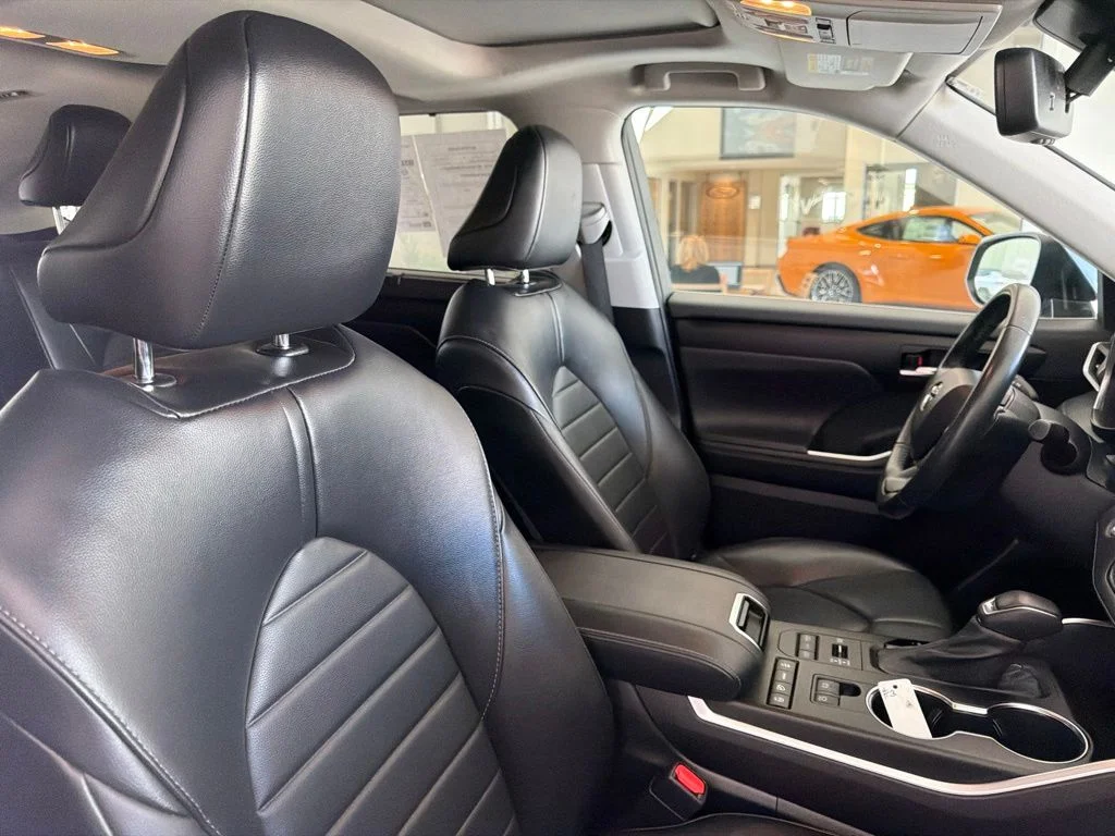 Used 2022 Moon Dust Toyota XLE image 38