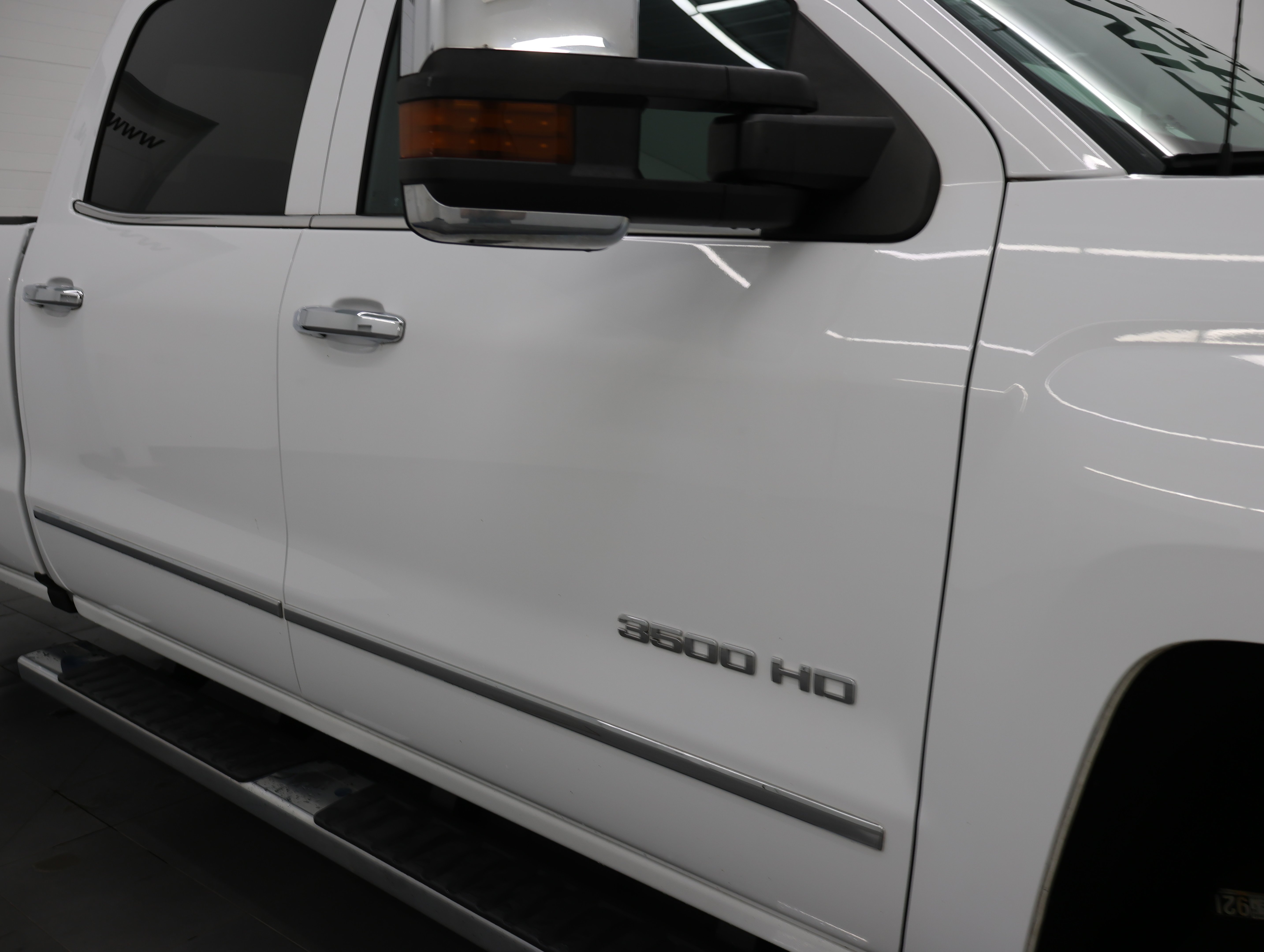 Used 2017 Summit White Chevrolet 4x4 Crew Cab LTZ DRW: CREW-LONG-DRW-LTZ-6.6L DIESEL-4WD-NAV image 25