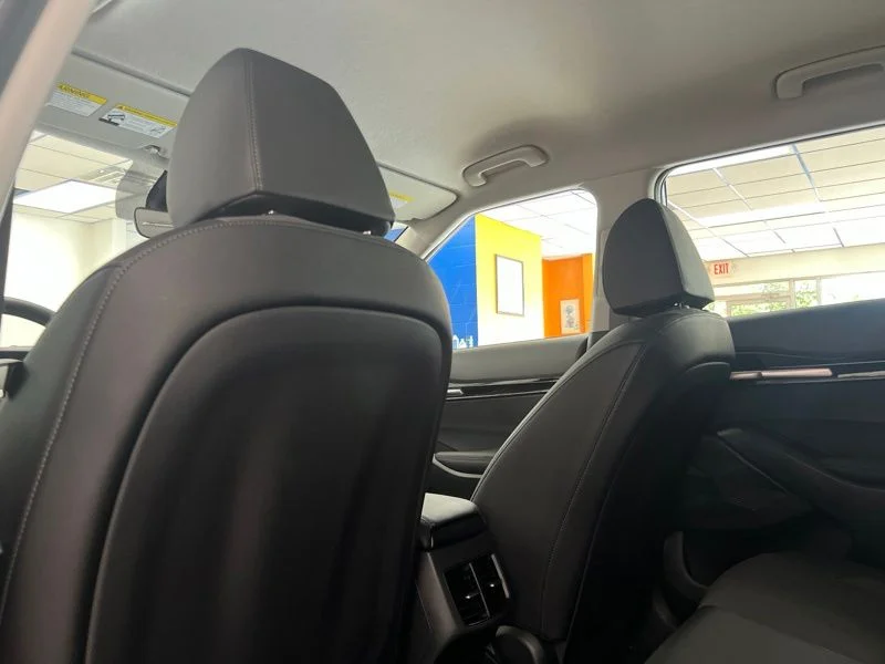 Used 2025 White Kia S image 17