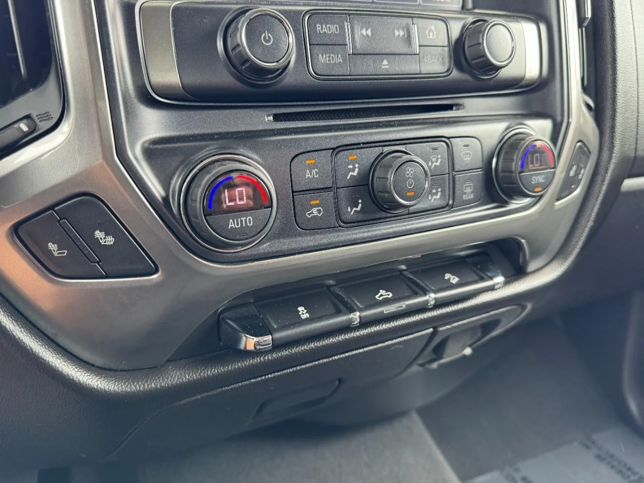 Used 2019 Black Chevrolet 4WD Double Cab LT w/2LT image 17