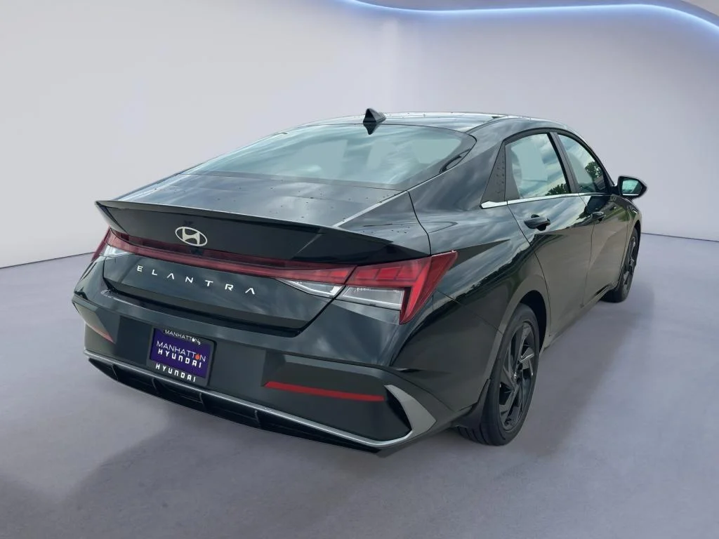 New 2026 Abyss Black Hyundai SEL Sport Premium image 5