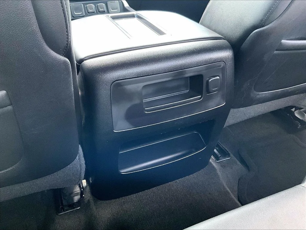 Used 2015 Black GMC SLE image 35