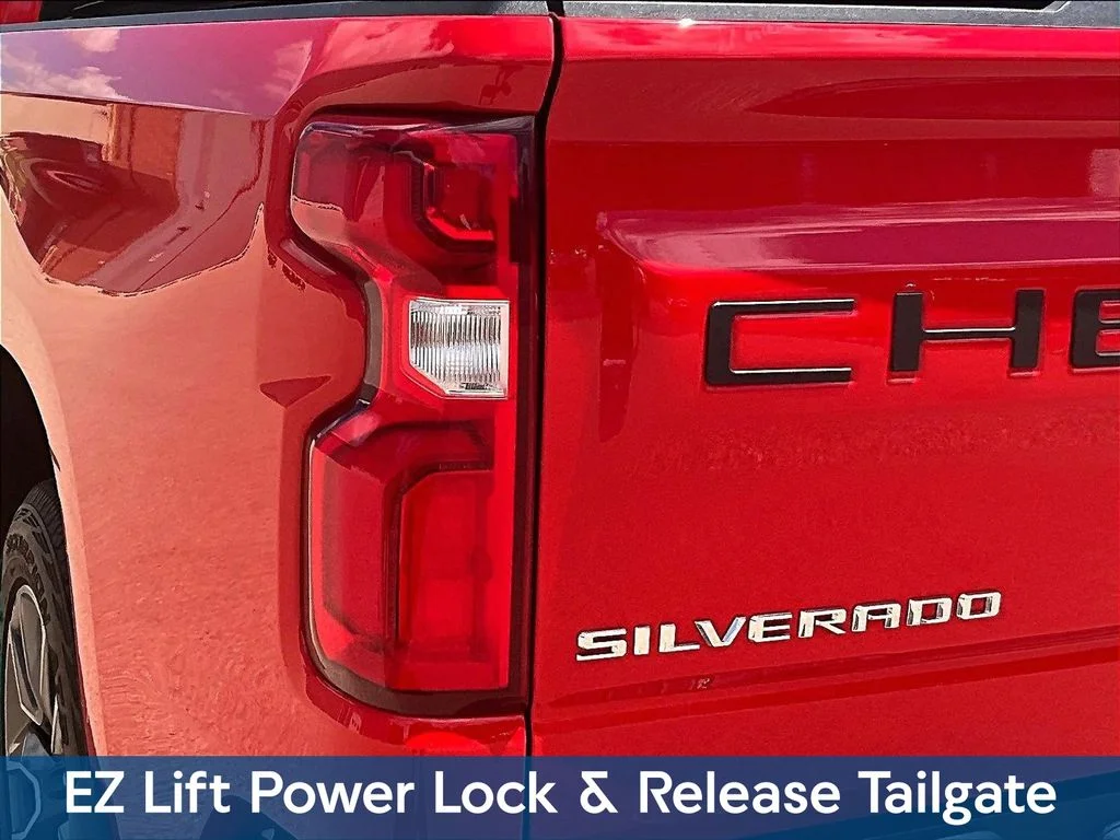Used 2021 Red Chevrolet RST image 28