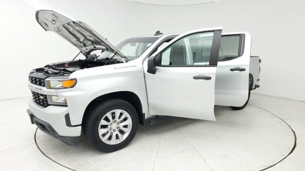 Used 2020 SILVER ICE METALLIC Chevrolet Custom image 10